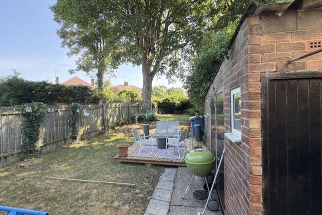82 Eastmount Avenue, HULL photo 3