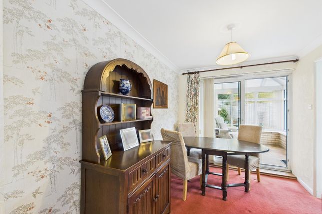 37, Rudgard Avenue, Lincoln photo 4