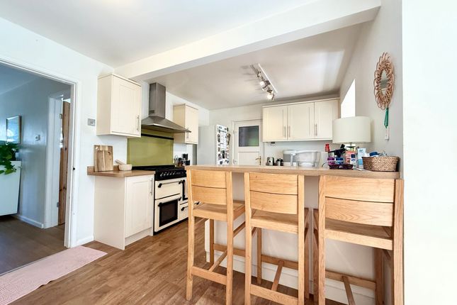 10 Chapel Lane, Cheltenham photo 3