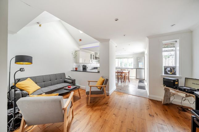 9, Rhodes Avenue, London photo 4