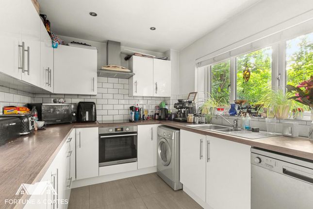 19, Marigold Place, Harlow photo 2