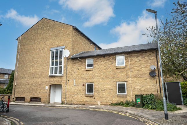 Flat for sale in Russell Court, Cambridge