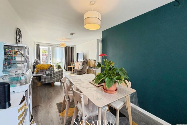 9 Poplars Close, Leicester photo 4