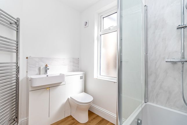 92 Grayshott Road, Southsea photo 4