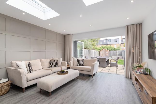 72, Dorien Road, Raynes Park photo 3
