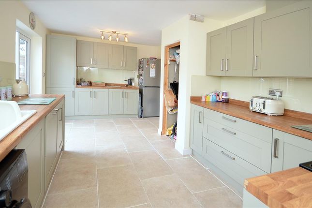 18, Northfield Avenue, Ringstead photo 2