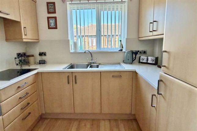 8, The Dovecotes, Beeston, Nottingham photo 4