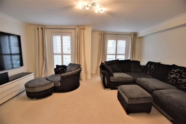 6, Grand Union Way, Kings Langley photo 2