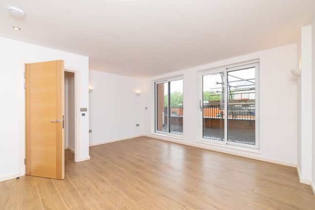 Flat for sale in West Green Road, London