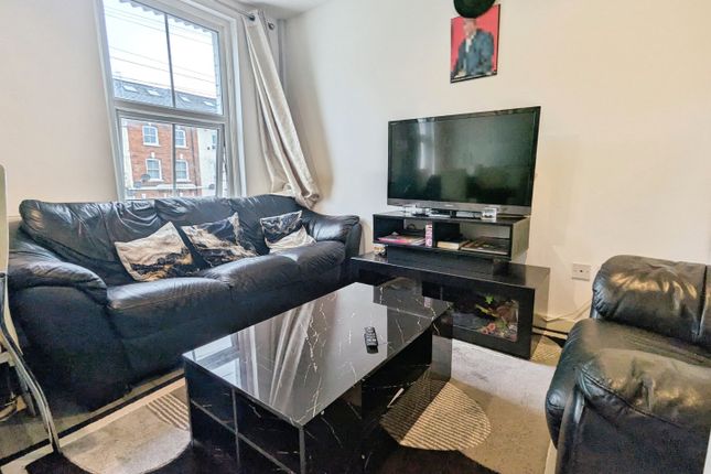 Flat 3, 7, George Street, Berkshire photo 3