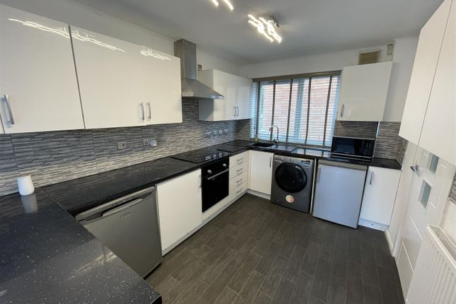 14, Basildon Road, Manchester photo 3