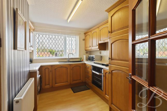 16, Farmfields Close, Chesterfield photo 2