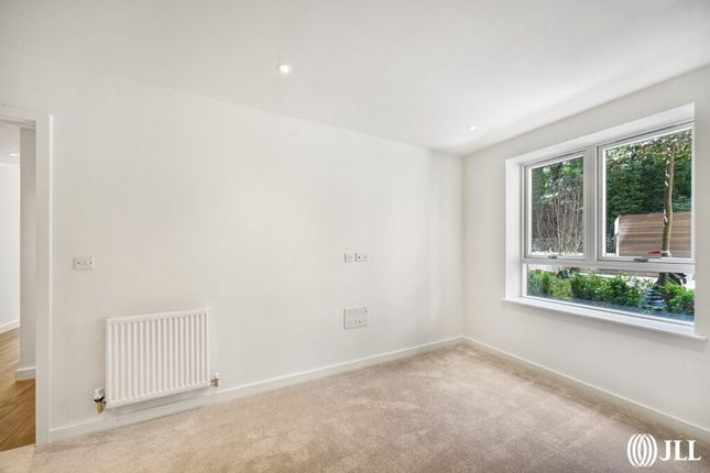 Flat to rent in Blenheim Mansions, Mary Neuner Road, London