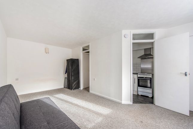 24, Bilberry Court, Winchester photo 2