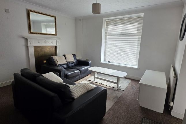 Room 3, 44, King Street, Pontypridd photo 3