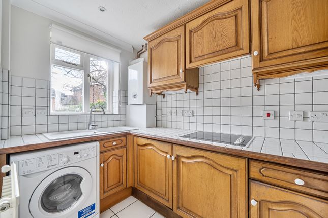 6 Longboyds,, Hollyhedge Road, Cobham photo 3