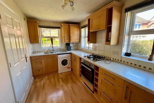 27, FLORENCE GARDENS, THATCHAM photo 3