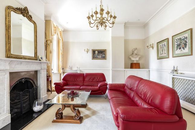 34, Holloway Drive, Virginia Water photo 2