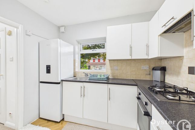 3 Harriet Way, Bushey photo 2