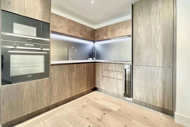 Flat 20, 7A Exchange Gardens, London photo 2