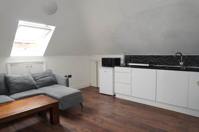80, The Ridings, London photo 3