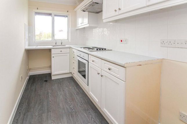 5 The Laurels, Charlton Road, Andover photo 3