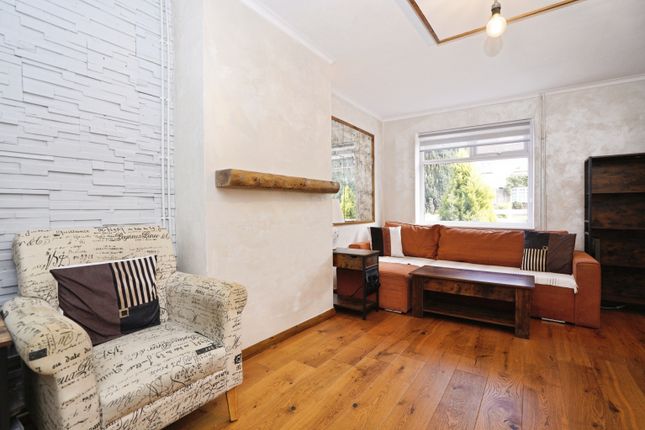 8, Beechwood Court, Dunstable photo 4