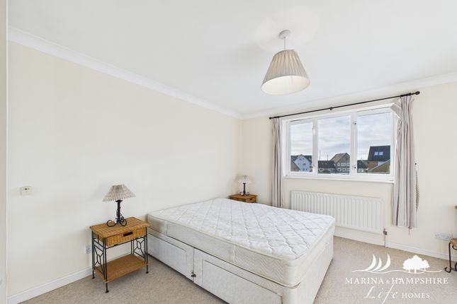 5, Tintagel Way, Portsmouth photo 4