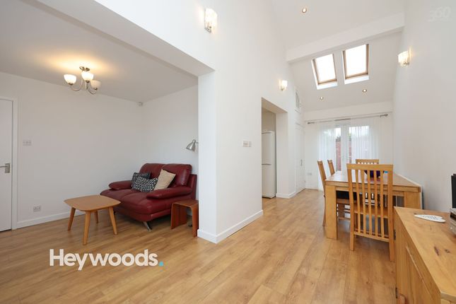 14 Denton Close, Newcastle photo 3