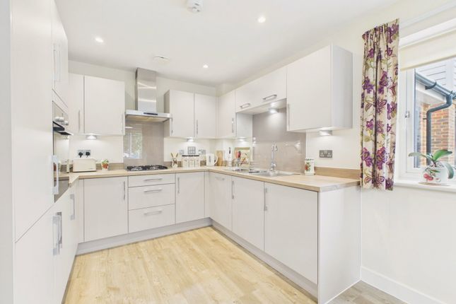 42, Mole Crescent, Horsham photo 2