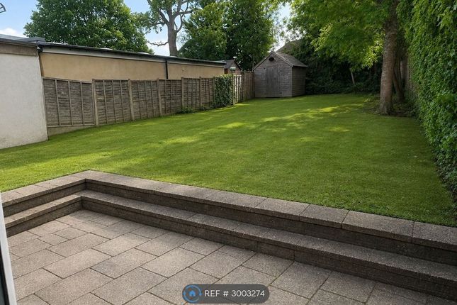 Warwick Avenue, Edgware photo 3