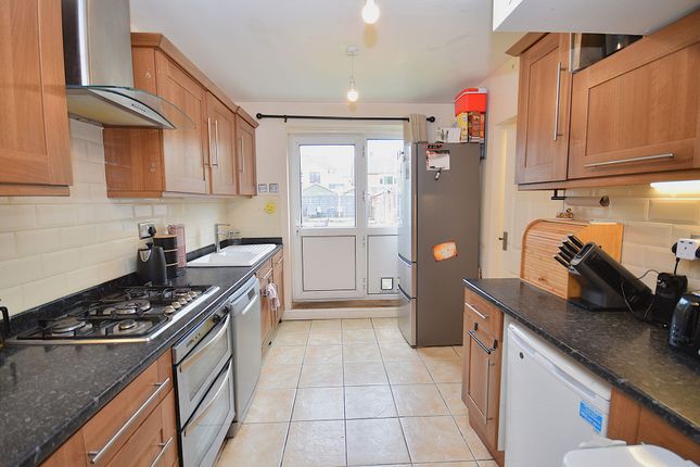 5 Farnham Avenue, Macclesfield photo 2