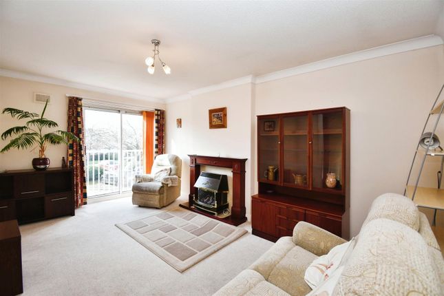 Flat for sale in Ella Park, Anlaby, Hull