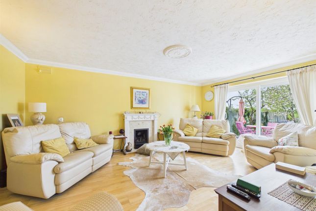 75, Kestrel Way, Aylesbury photo 4