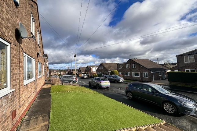 35, Banks Crescent, Huddersfield photo 2