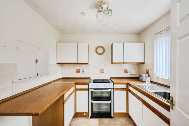 18, Heol Pentre Bach, Swansea photo 3