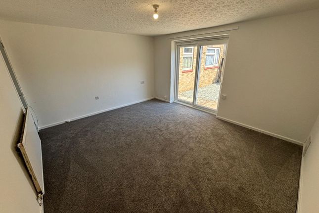 85, Ilchester Close, Hull photo 2