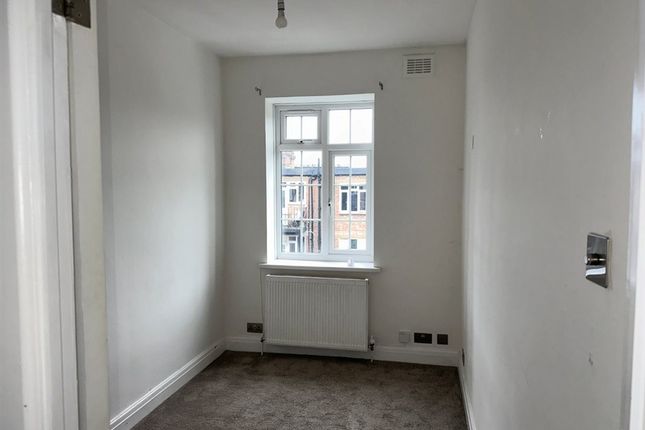 Flat 43 (2FF), Frognal Court, Finchley Road, LONDON photo 2