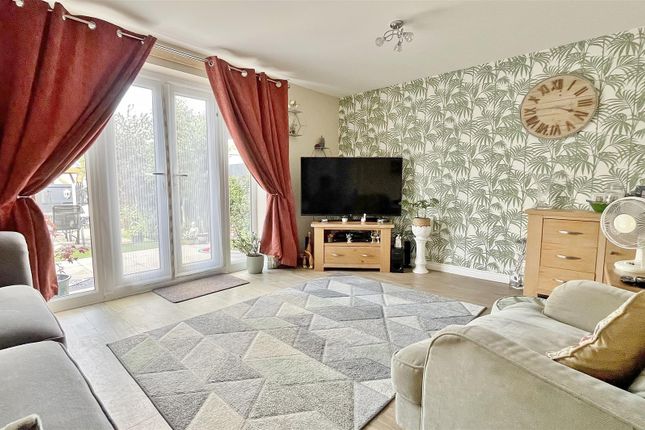 4, Nancy Blackett Avenue, Walton-on-the-Naze photo 2