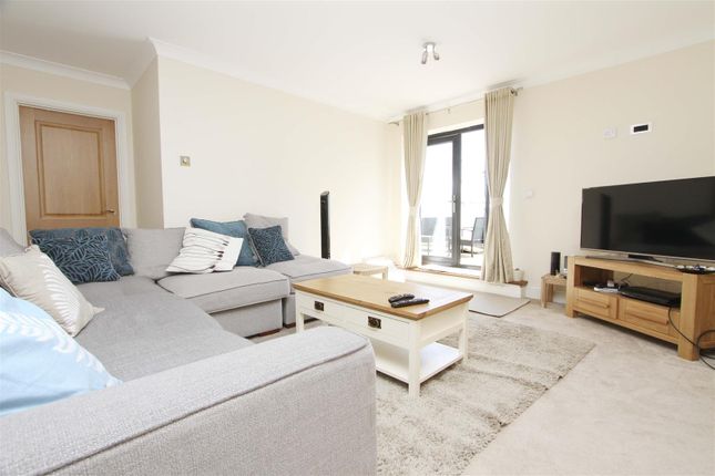 Flat 9, London View House 211-213, Swakeleys Road, Ickenham photo 2