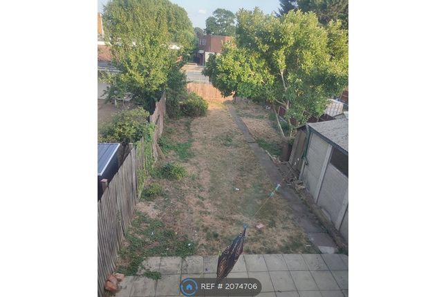 Blenheim Crescent, Bedfordshire, Luton photo 2