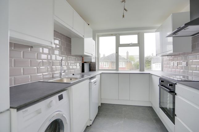 Flat to rent in Lauder Court, Winchmore Hill Road