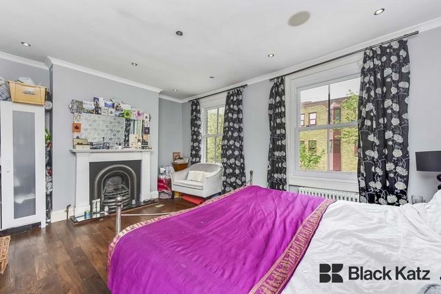Terraced house to rent in Manor Place, London