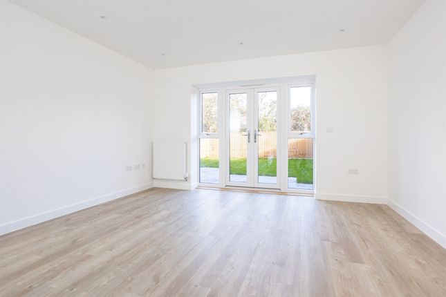 25, Ghyllgrove Close, Basildon photo 4