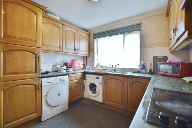 37A, Summerlea, Slough photo 4