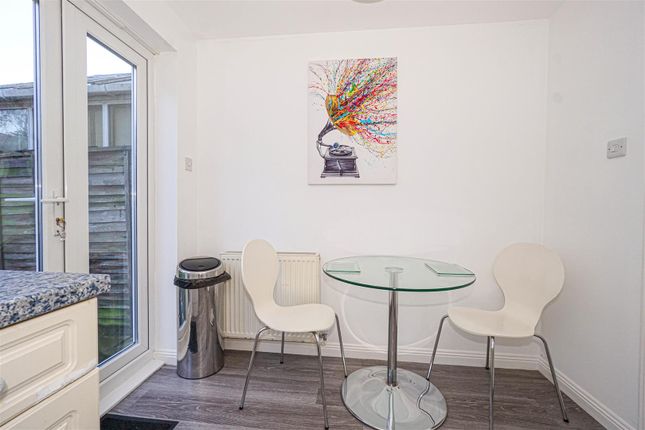 22, Cookson Gardens, Hastings photo 4