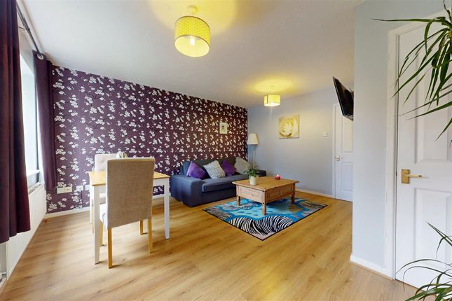 47, Longhedge, Milton Keynes photo 3