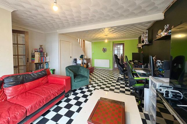 17, Pottery Street, Llanelli photo 4