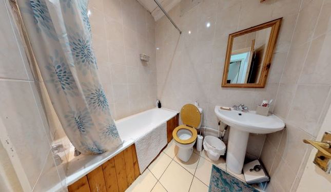 53, Headingley Lane Headingley, Leeds photo 4