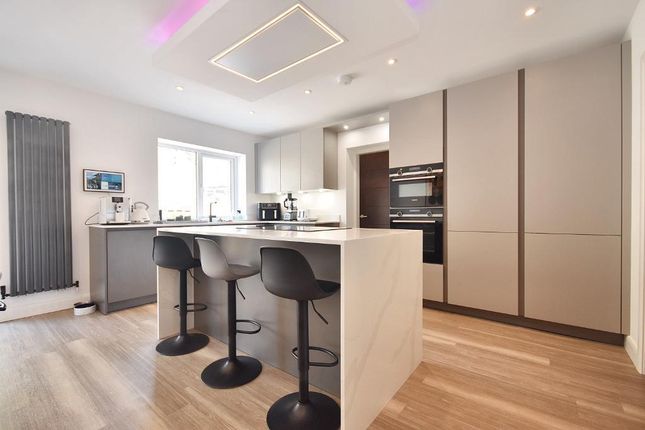 12, Victoria Terrace, Mellor Brook photo 2